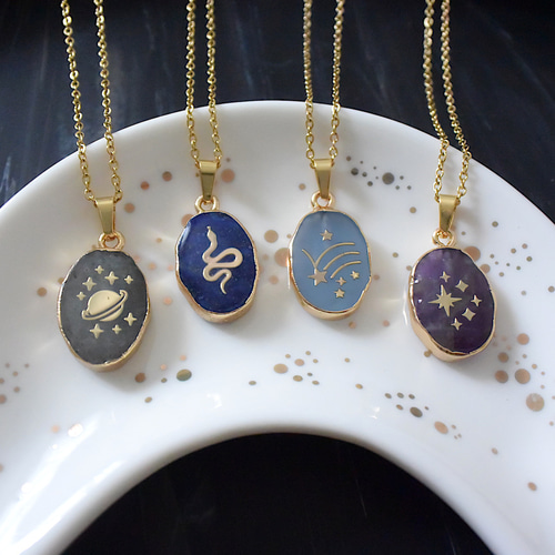 ラッキーモチーフ付き 天然石の星空ネックレス ステンレスチェーン