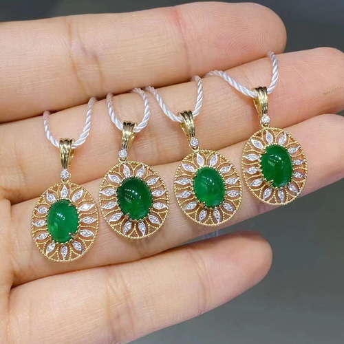 エメラルドペンダントトップ　18k 天然ダイヤモンド付きエメラルドペンダントトップk18 ペンダントトップ