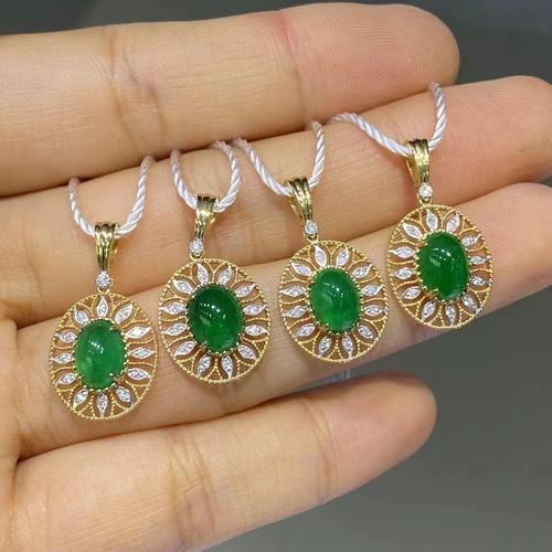 天然ダイヤモンド付きエメラルドペンダントトップk18 ペンダントトップ