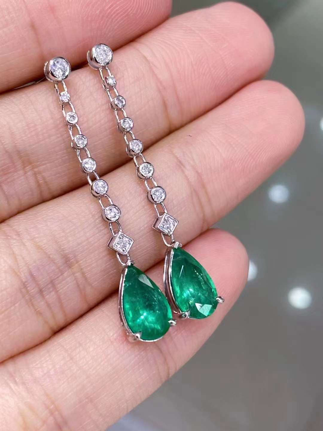 天然ダイヤモンド付きエメラルドピアスk18