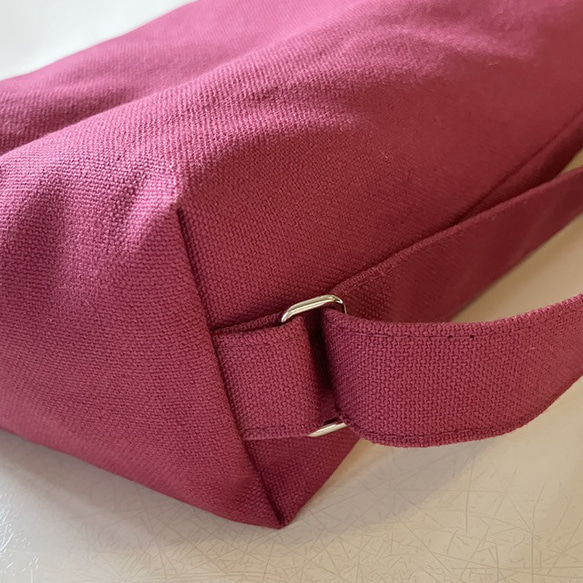 譜面台ケース（ラズベリー）〜持ち手付、肩紐付の譜面台バッグ〜　厚めキルト芯入りなので譜面台を守ってくれる♡ 7枚目の画像