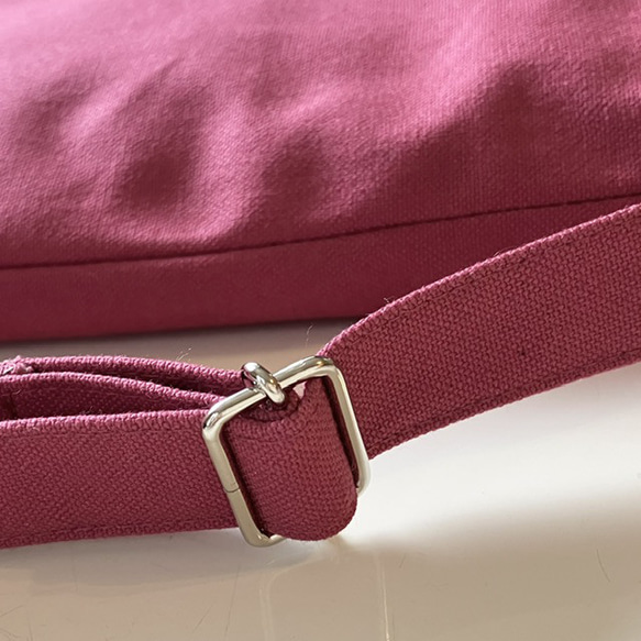 譜面台ケース（ラズベリー）〜持ち手付、肩紐付の譜面台バッグ〜　厚めキルト芯入りなので譜面台を守ってくれる♡ 9枚目の画像