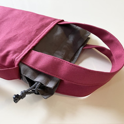 譜面台ケース（ラズベリー）〜持ち手付、肩紐付の譜面台バッグ〜　厚めキルト芯入りなので譜面台を守ってくれる♡ 6枚目の画像