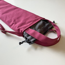 譜面台ケース（ラズベリー）〜持ち手付、肩紐付の譜面台バッグ〜　厚めキルト芯入りなので譜面台を守ってくれる♡ 3枚目の画像