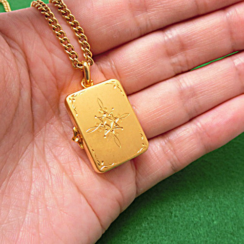 k18【手彫り】遺骨入れ＆ロケットペンダント/角形 ◎遺骨と写真を