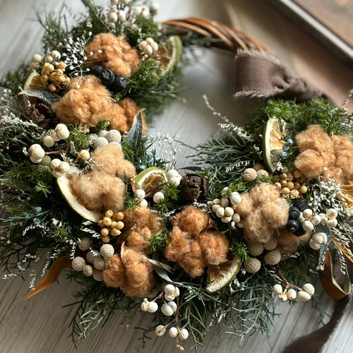 モコモコふわふわ コットンフラワーとグリーンのリース 《プリザーブド