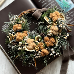 モコモコふわふわ コットンフラワーとグリーンのリース 《プリザーブド