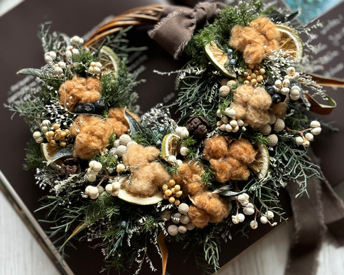 コットンフラワーのふわふわケーキリース モコモコふわふわ コットンフラワーとグリーンのリース