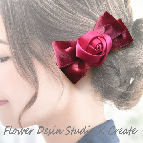 ローズピンクの薔薇とベロアリボンのヘアクリップ リボン 薔薇 バラ 