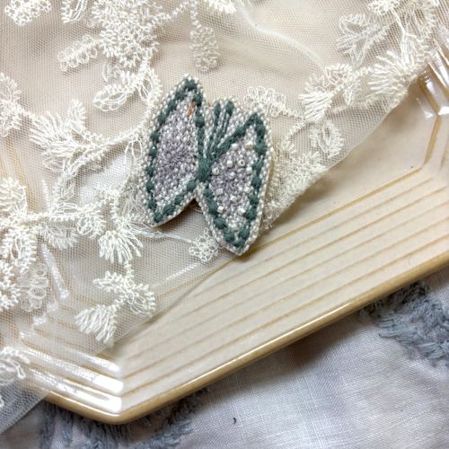 全国どこでも送料無料！ ミナペルホネン mina ブローチ☆つづく展 ちょうちょ アクセサリー