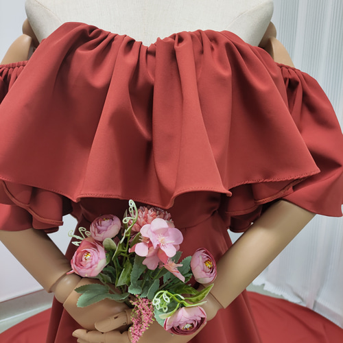 テラコッタ　パーティードレス　ウェディングドレス　前撮り　オフショルダー 実例写真！パーティードレス テラコッタ色 オフショルダー