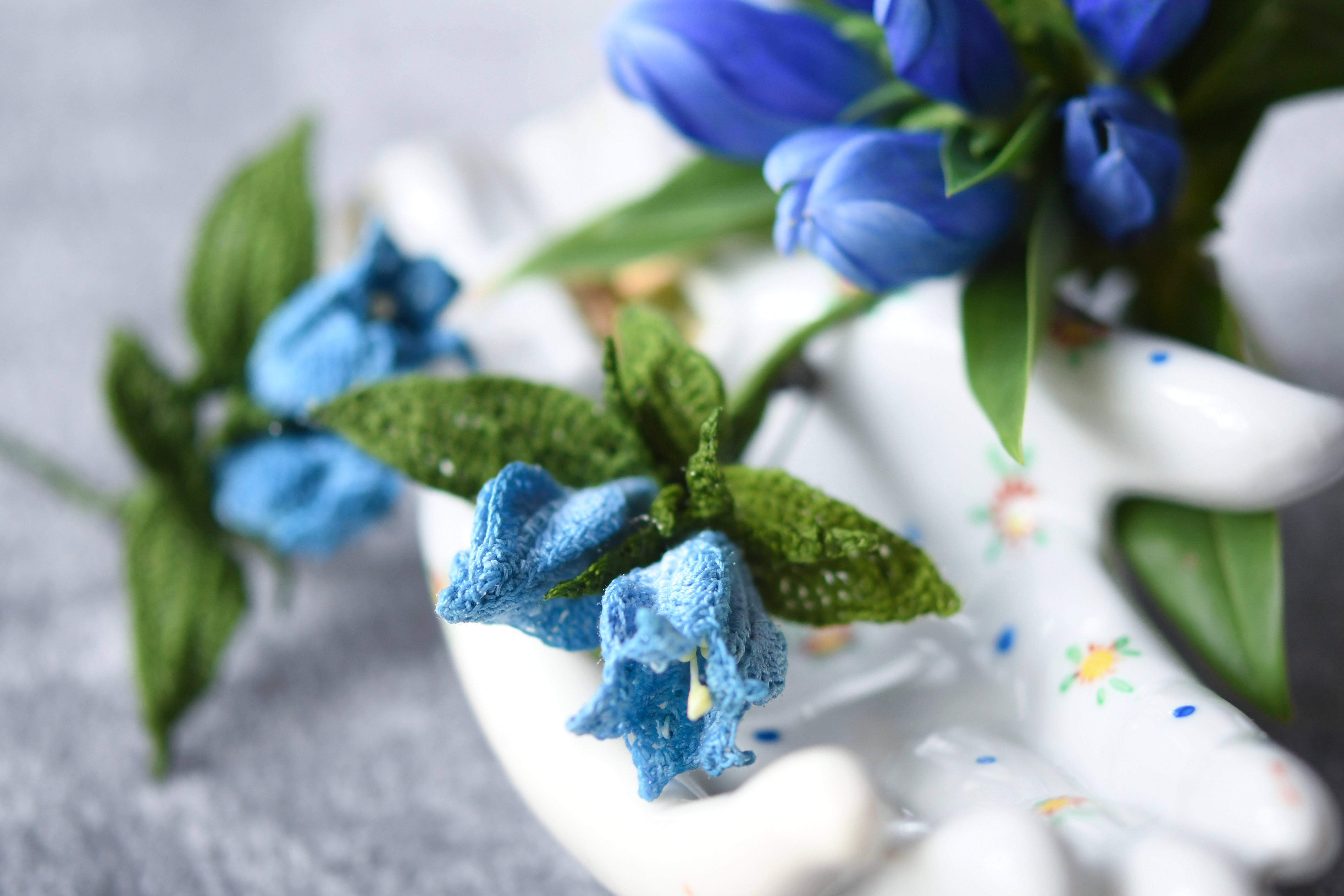 【受注制作20日】ブローチ　リンドウ、秋深まり（ブルー）　レース編み　かぎ針編み