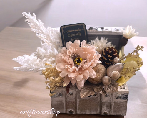 専用フラワーアレンジ　ガーベラ 再販】ホワイト&グリーンのBOXフラワーアレンジメント(あじさい