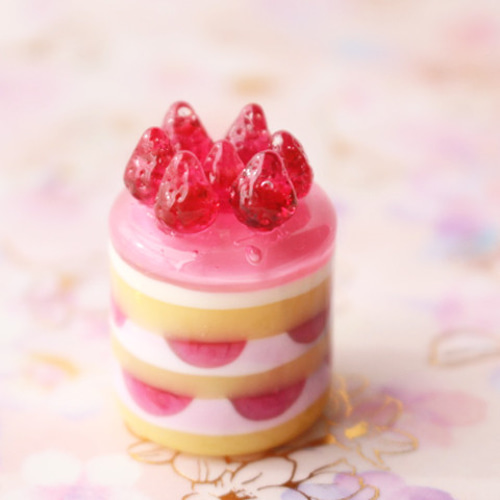 期間限定SALE☆ガラスのミニチュア苺ショートケーキ ☆ガラスの