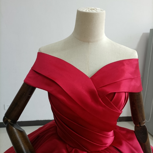 豪華！カラードレス ボルドー色 オフショルダー プリンセスライン 光沢  