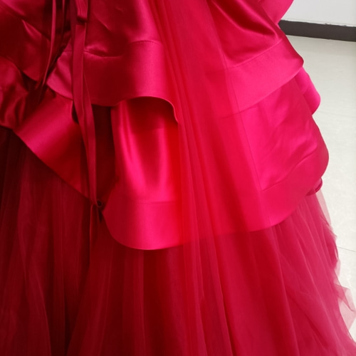 豪華！カラードレス ボルドー色 オフショルダー プリンセスライン 光沢  