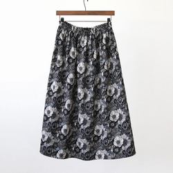 ノルディック調フラワー コーデュロイ ギャザースカート（ グレイ ）ロング マキシ ポケット グレー 灰色 5枚目の画像