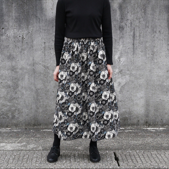 ノルディック調フラワー コーデュロイ ギャザースカート（ グレイ ）ロング マキシ ポケット グレー 灰色 1枚目の画像