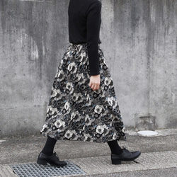 ノルディック調フラワー コーデュロイ ギャザースカート（ グレイ ）ロング マキシ ポケット グレー 灰色 4枚目の画像