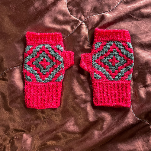 新品　マフラー　手袋　♡ レディース　刺繍　ハンドメイド　アームウォーマー 新品 マフラー 手袋 ♡ レディース 刺繍 アームウォーマー