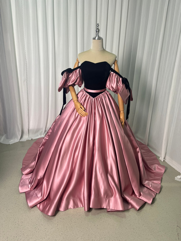 光沢感ある生地感がオシャレなパフスリーブ イブニングドレス パーティードレス ブラック パフスリーブ 光沢サテン 前撮り