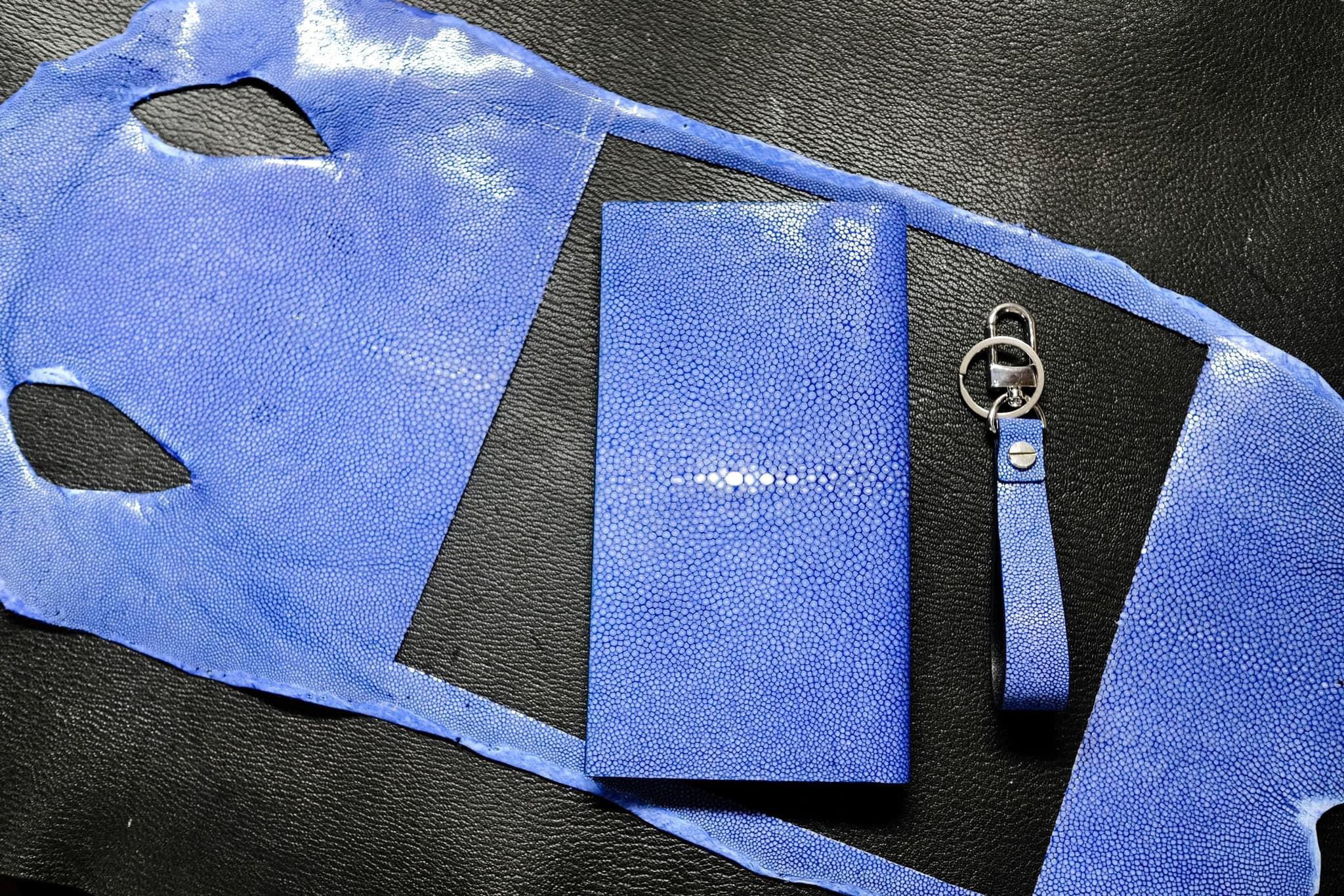 新皮革シェルコードバン 使用した2つ折り長い財布
