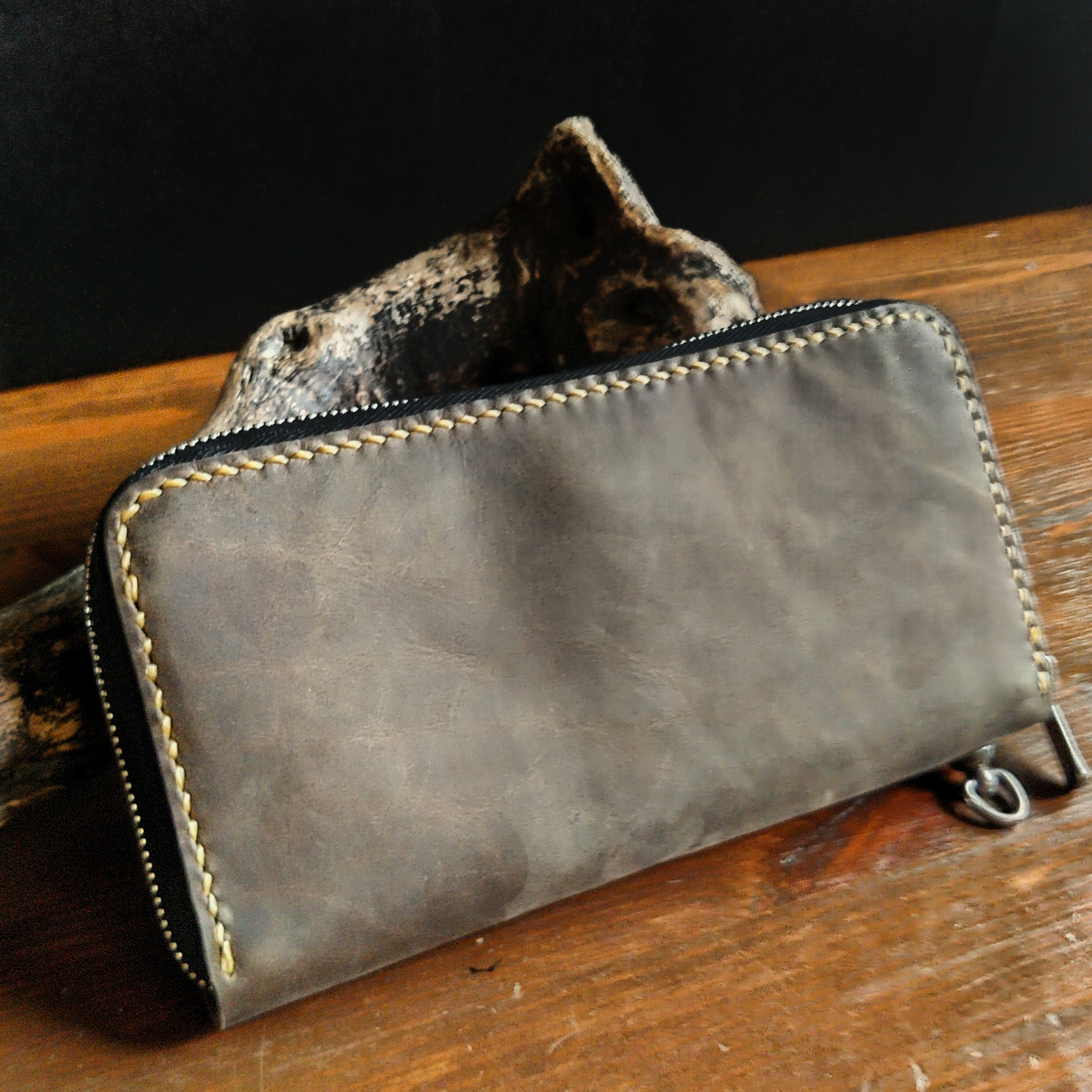 【ラウンドファスナー長財布】  クレイジーホースレザー（牛革）