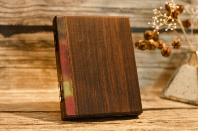 【一点もの】ヴィンテージ風手鏡｜染色レザー x 黒檀 4,698円