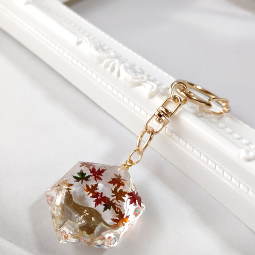 秋の新作 紅葉したもみじと猫の六角形型キーホルダー その他