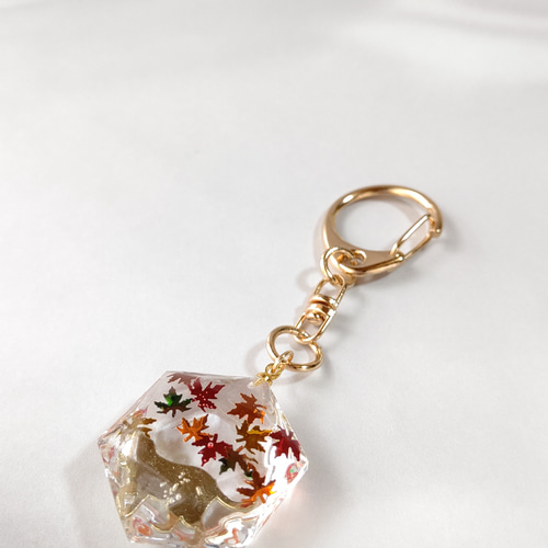 秋の新作 紅葉したもみじと猫の六角形型キーホルダー その他