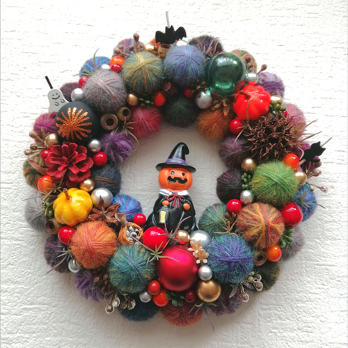 Sale〜カラフルでほっこり☆毛糸玉のハロウィンリース(魔女のジャック