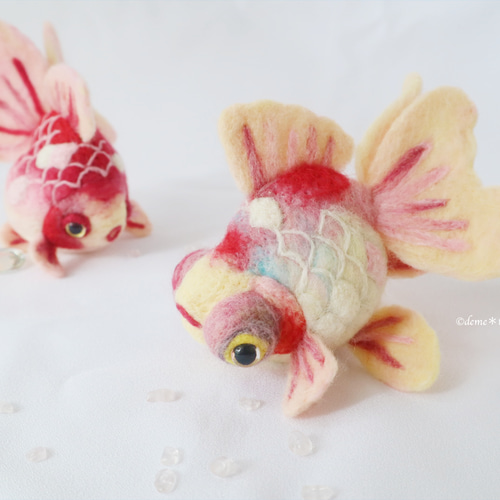 受注制作】 桜出目金 金魚 羊毛フェルト 羊毛フェルト deme