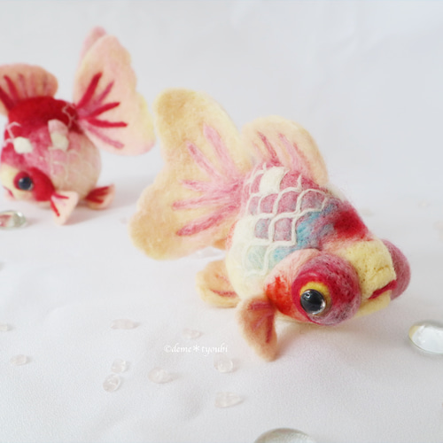 羊毛フェルト　受注製作 受注制作】 桜出目金 金魚 羊毛フェルト 羊毛フェルト deme