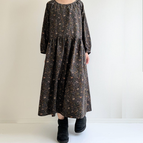 リバティ＊大人のナチュラル長袖ワンピース＊動物と草花柄＊秋冬  