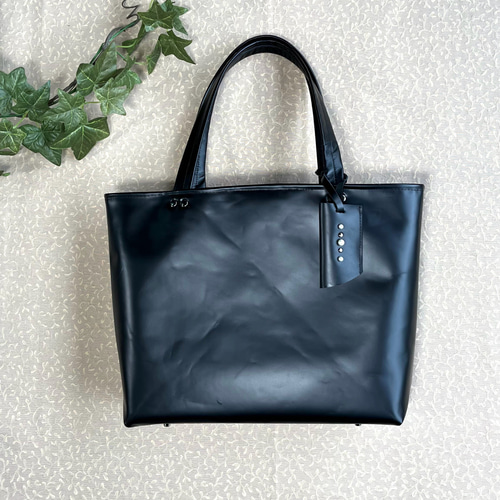 軽くて大きな本革トートバッグ Lサイズ 黒 緊急ホイッスル付き 内