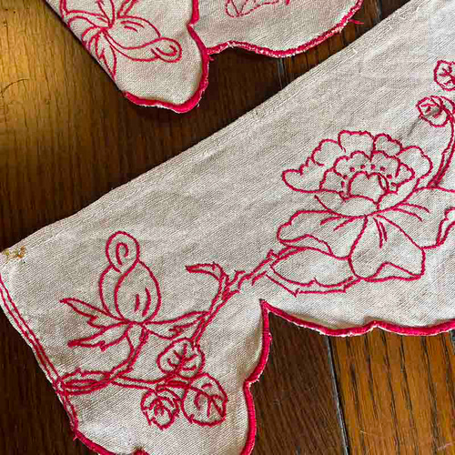 アンティーク ドイツ　刺繍　ガロン　トリム　棚飾り　ガーランド 棚飾り トリム 赤糸刺繍 麻生地 フランス 植物刺繍 12cldr17 リボン