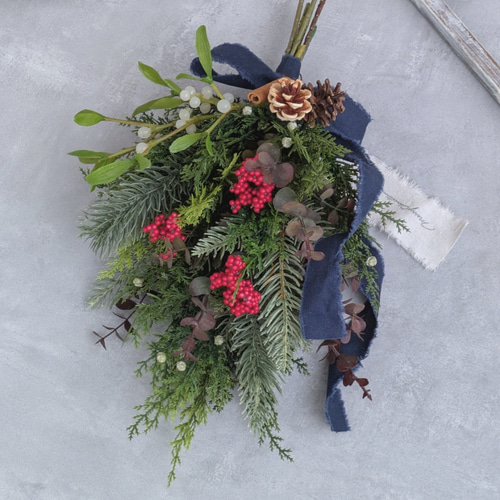 ヤドリギが可愛い*クリスマススワッグ ｜木の実とグリーン｜アーティ