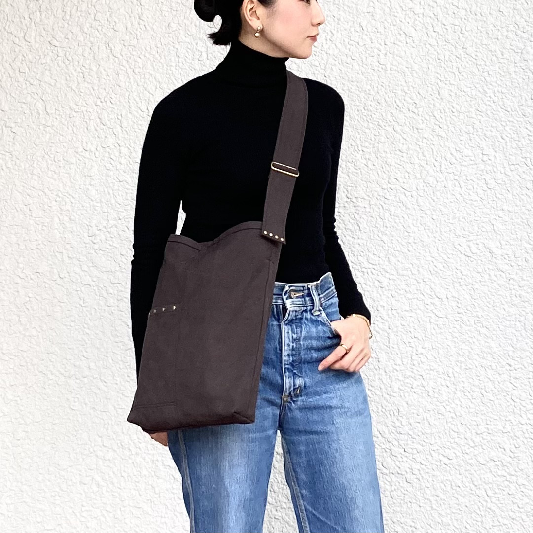 ＜チャコールグレーの2wayトート＞  サブバッグ　真鍮　A4