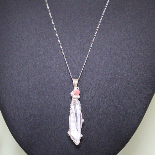 レムリアンシードクリスタルとインカローズのワイヤージュエリー