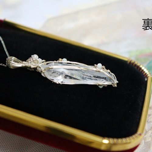 レムリアンシードクリスタルとインカローズのワイヤージュエリー