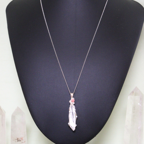 天然石インカローズとレムリアンシードクリスタルのワイヤージュエリー