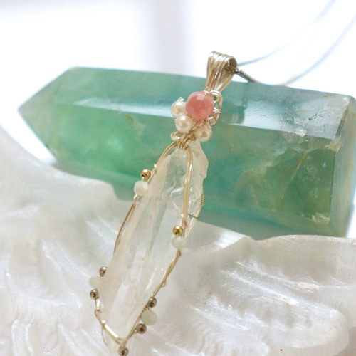 天然石インカローズとレムリアンシードクリスタルのワイヤージュエリー