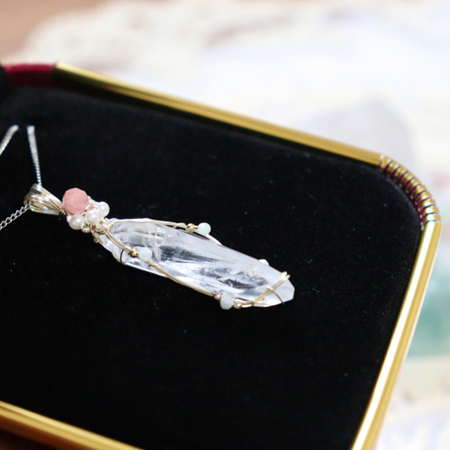 レムリアンシードクリスタルとインカローズのワイヤージュエリー