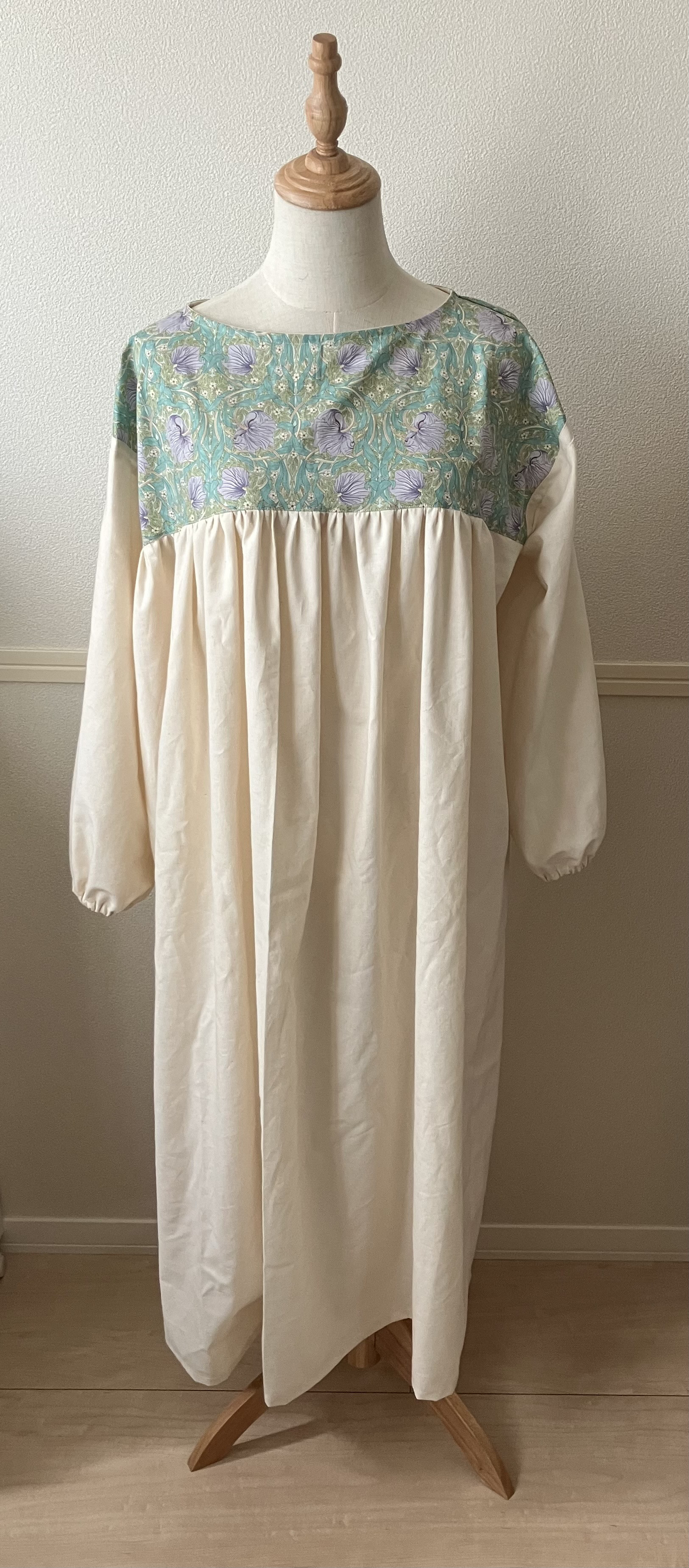 ハンドメイド 長袖ワンピース✴︎ウィリアムモリスピンパーネル