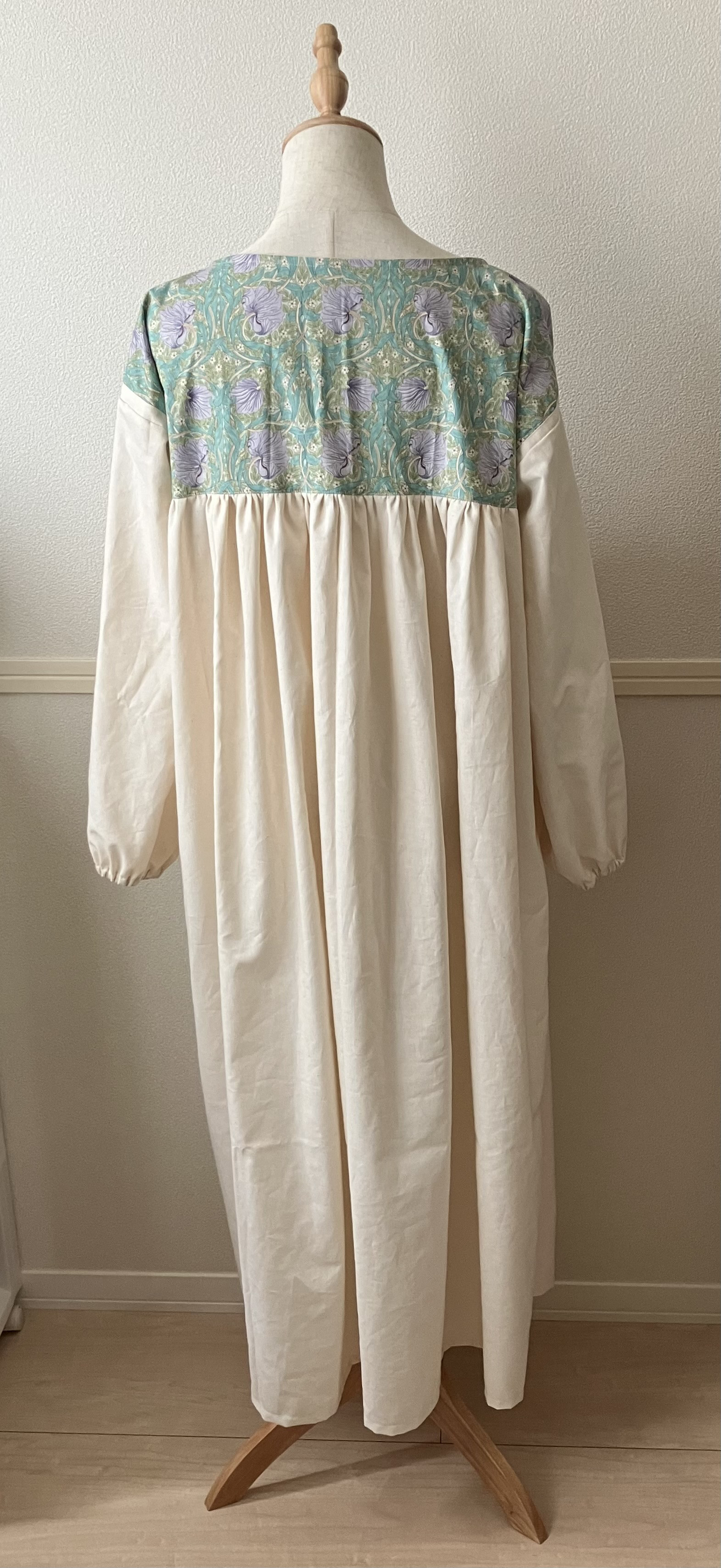 ハンドメイド 長袖ワンピース✴︎ウィリアムモリスピンパーネル