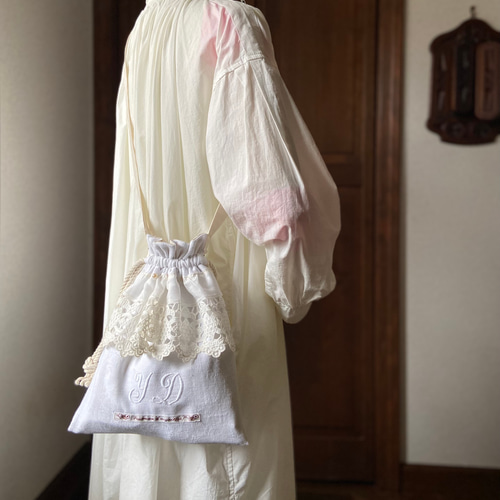 注目の福袋をピックアップ！ whiteworkフランスアンティーク巾着ショルダー*手刺繍 ショルダーバッグ