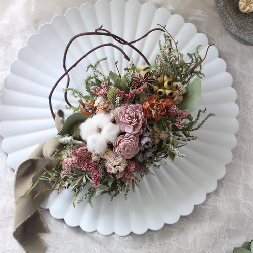 木の実とドライフラワーの秋色リース リース Blue rose 通販｜Creema  