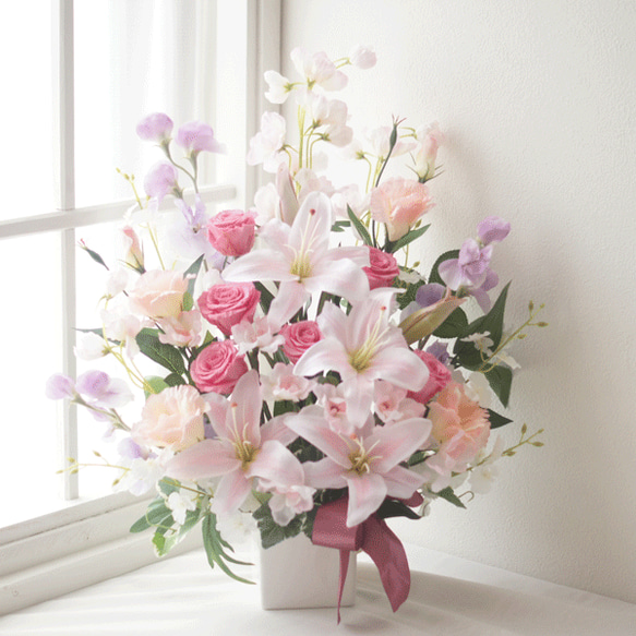 お祝いアレンジメント】高さ60㎝ ユリとバラの大きなアレンジメント