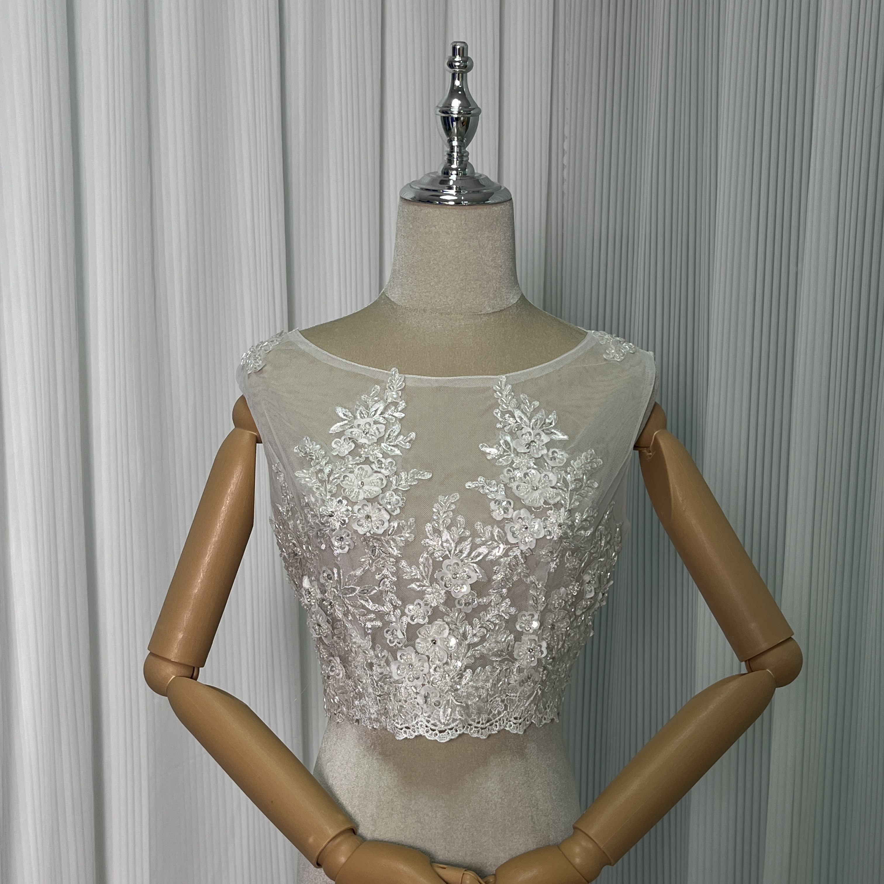 送料無料！ボレロ ラウンドネック ノースリーブ くるみボタン 前撮り ウェディングドレス 3D立体レース刺繍