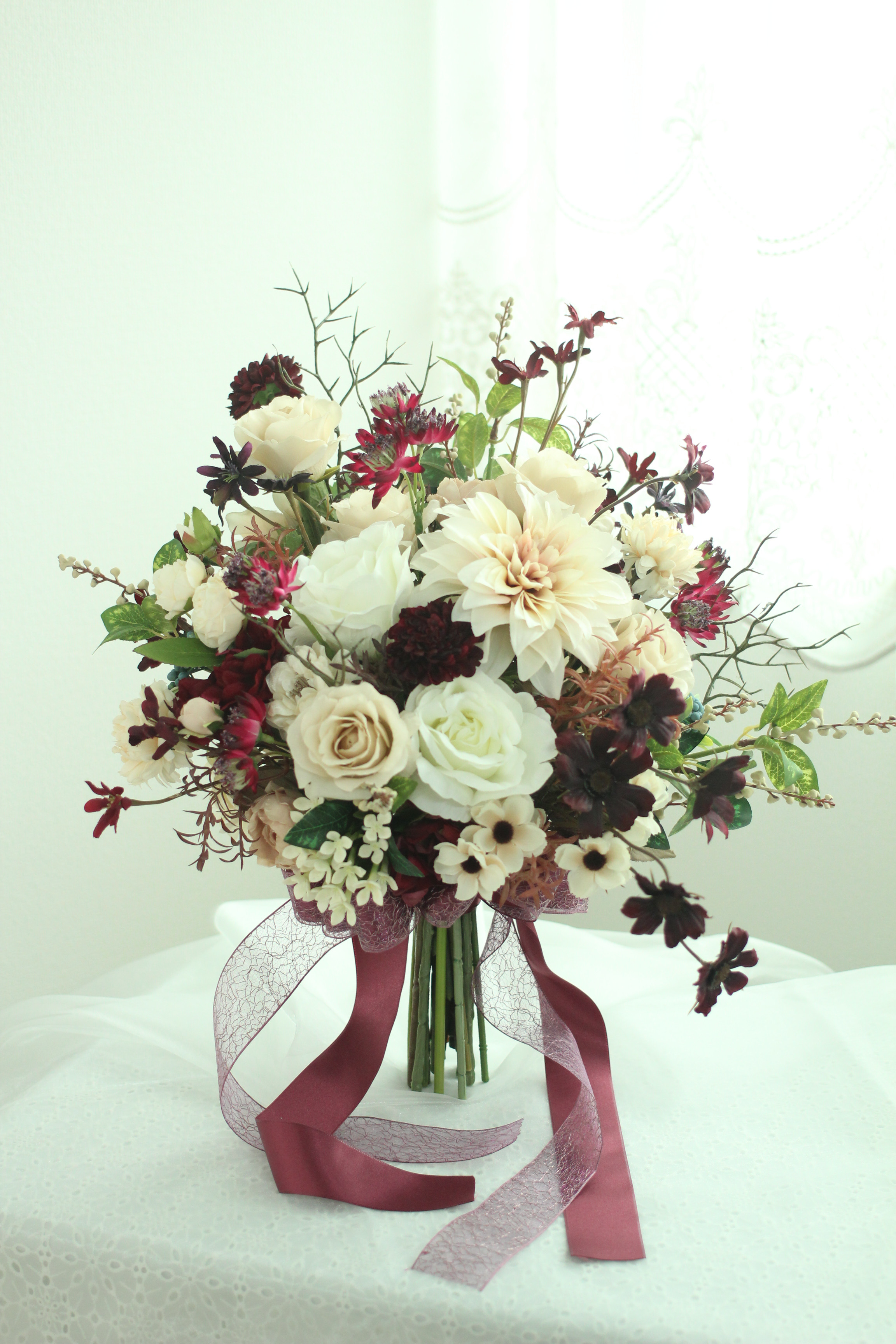 チョコレートコスモスが揺れる秋色ブーケ　アーティフィシャルフラワー　ウェディングブーケ　クラッチブーケ　シックなブーケ